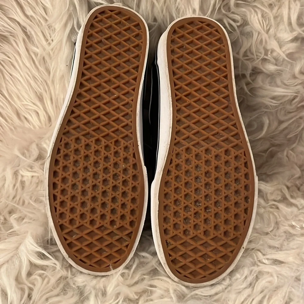 Vans Women's Black and White Lace-Up Shoes - Picture 5 of 6